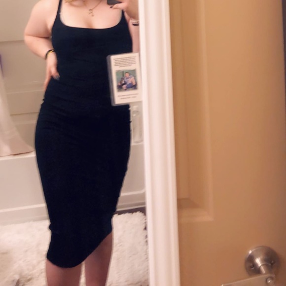 Black dress - Picture 2 of 3